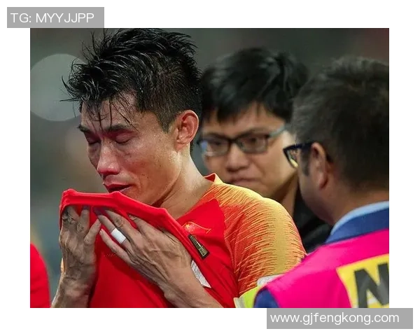 38岁老将拼尽全力打满120分钟赛后瘫倒在地展现职业精神的真谛 38岁老将拼尽全力打满120分钟赛后瘫倒在地展现职业精神的真谛